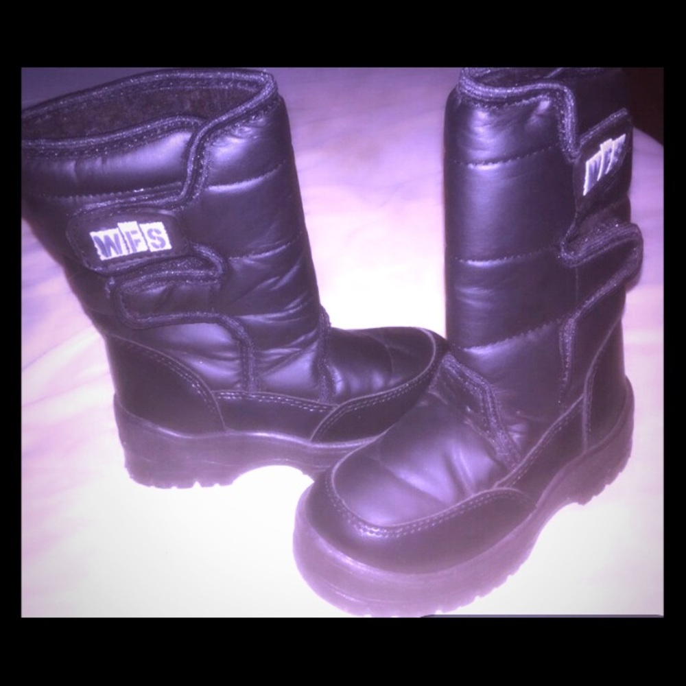 Snow boots
